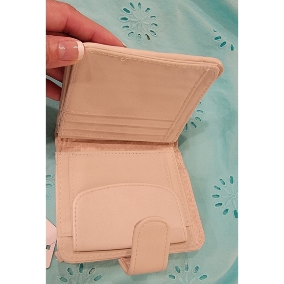 NWT Time and Tru Wallet - Picture 6 of 9